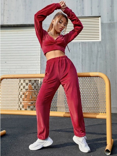 بيجامه بنطلون قطيفه بكروب توب احمر