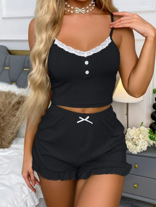 بيجامة شورت مزوده بأزرار وهميه من عند الصدر