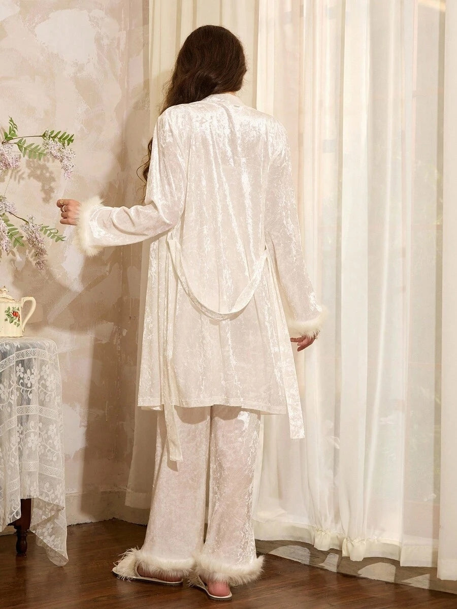 بيجامه قطيفه تلت قطع (توب -بنطلون-روب ) مزوده بفرو