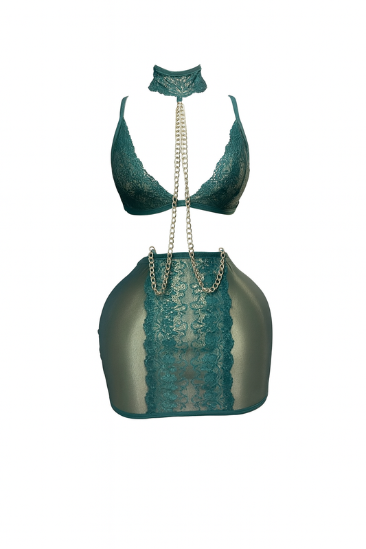 لانجيري مزود ب دانتيل وسلسله