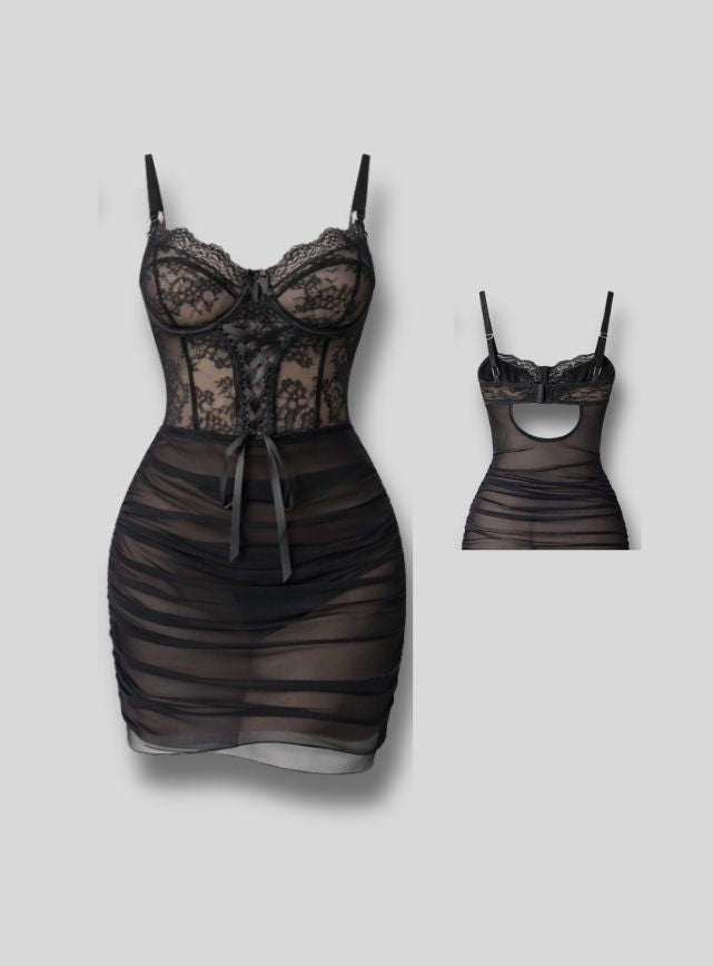 بيبي دول مزود بدانتيل من الصدر