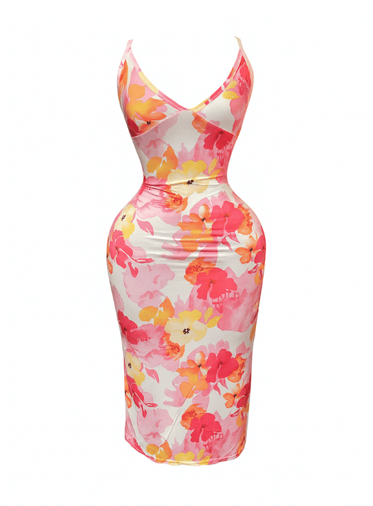 فستان مزود بفتحه من علي الجانب مميز بطبعه الورد