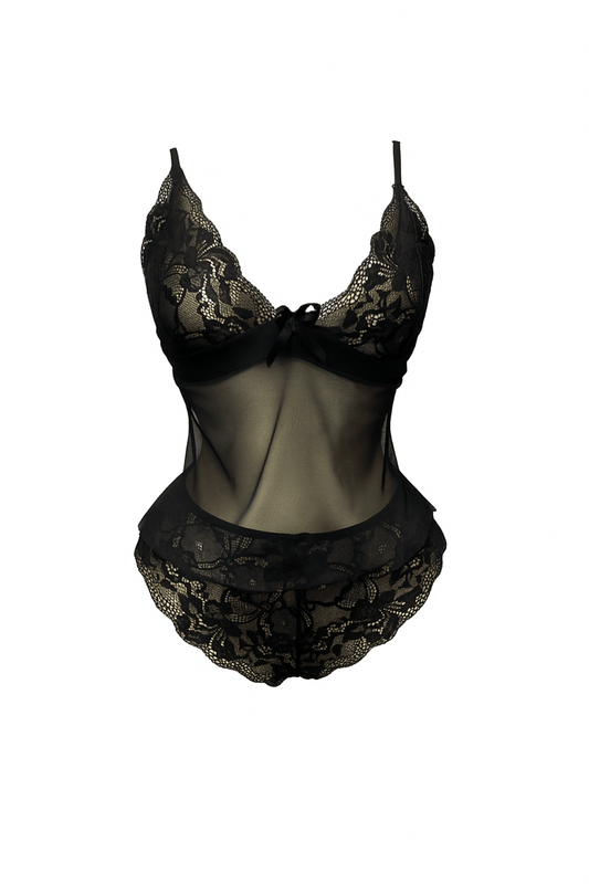 لانجيرى بحمالة رفيعة مزود بالدانتيل على الصدر