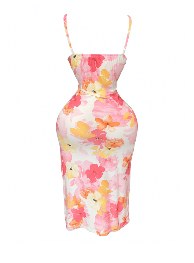 فستان مزود بفتحه من علي الجانب مميز بطبعه الورد