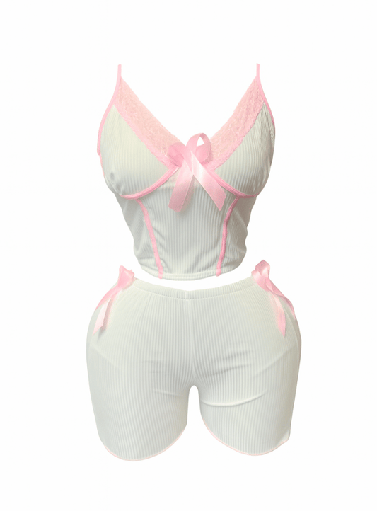 بيجامه شورت مزوده بدانتيل من عند الصدر